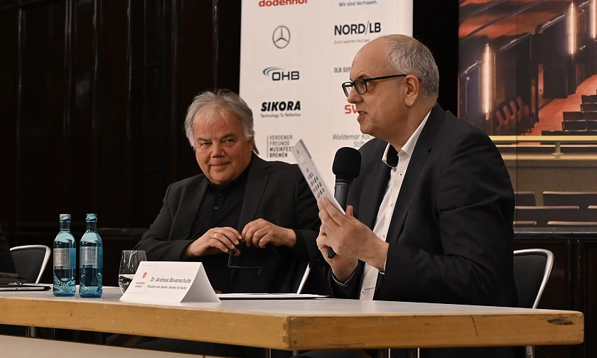Musikfest-Intendant Prof. Thomas Albert (links) und Bürgermeister Dr. Andreas Bovenschulte bei der Pressekonferenz. Foto: Senatspressestelle