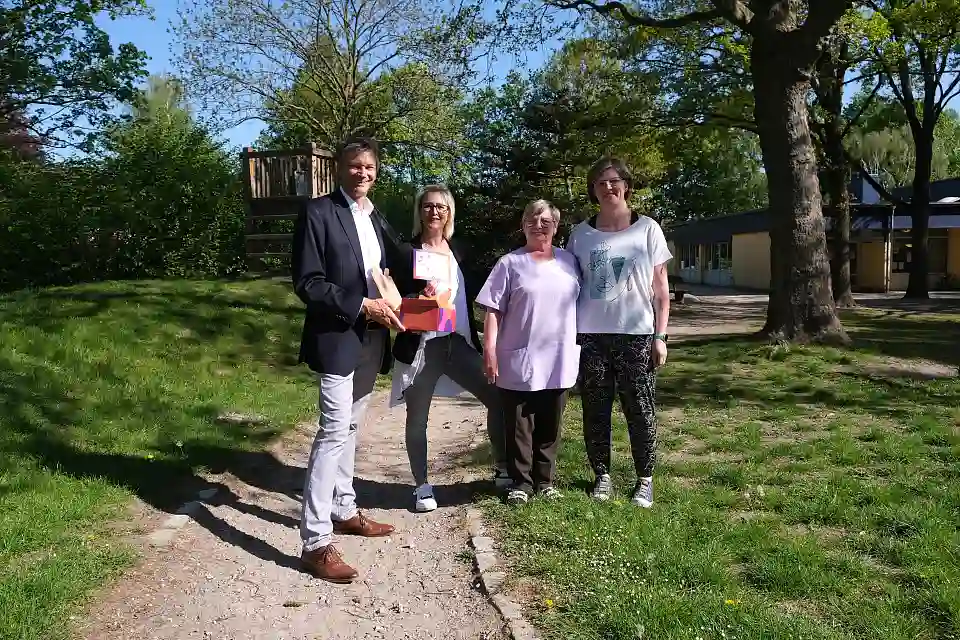 Wolfgang Bahlmann, Tina Niesel, Monika Machon & Katrin Frerichs im KuFZ Heinrich-Seekamp-Straße. (v.l.n.r.) Foto: KiTa Bremen