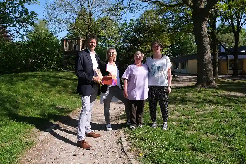 Wolfgang Bahlmann, Tina Niesel, Monika Machon & Katrin Frerichs im KuFZ Heinrich-Seekamp-Straße. (v.l.n.r.) Foto: KiTa Bremen
