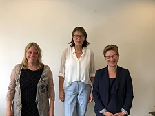 Erörterten gemeinsam den Ausbau der Schieneninfrastruktur (v.l.n.r) Senatorin für Mobilität, Dr. Maike Schaefer, Konzernbevollmächtigte der DB AG für die Länder Niedersachsen und Bremen, Manuela Herbort, Senatorin für Häfen, Claudia Schilling. Foto: SKUMS/SWH