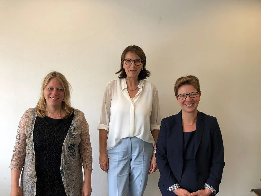 Erörterten gemeinsam den Ausbau der Schieneninfrastruktur (v.l.n.r) Senatorin für Mobilität, Dr. Maike Schaefer, Konzernbevollmächtigte der DB AG für die Länder Niedersachsen und Bremen, Manuela Herbort, Senatorin für Häfen, Claudia Schilling. Foto: SKUMS/SWH