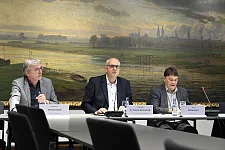 v.l.n.r.: Senatssprecher Christian Dohle, Bürgermeister Andreas Bovenschulte, Senator für Finanzen Dietmar Strehl