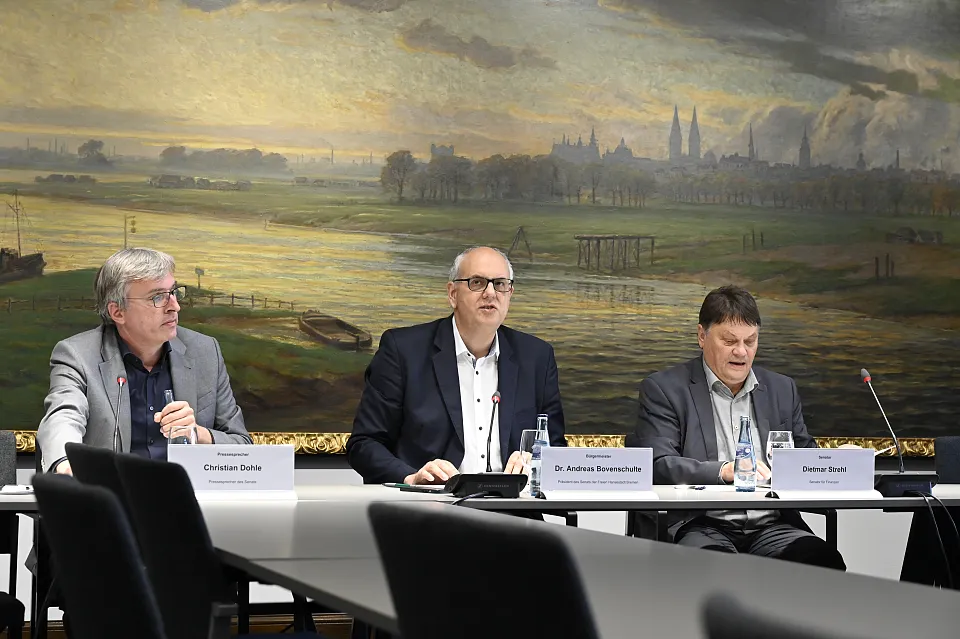 v.l.n.r.: Senatssprecher Christian Dohle, Bürgermeister Andreas Bovenschulte, Senator für Finanzen Dietmar Strehl