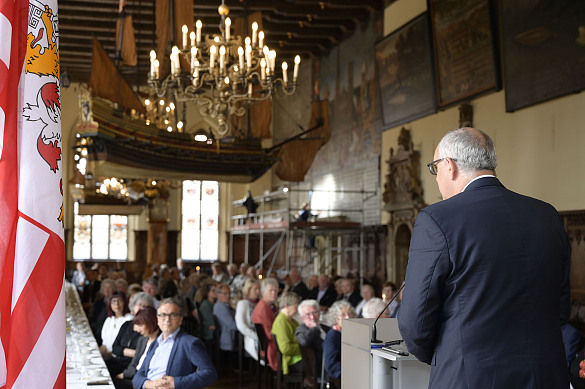 Rund 100 geladenen Gäste begrüßte Bürgermeister Andreas Bovenschulte zu einer Kaffeetafel anlässlich 75 Jahre Neugründung Land Bremen. Foto: Senatspressestelle