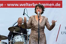 Das rockt: Plattdüütsch Dag am 3. Juni 2022 auf dem Marktplatz. Foto: Patric Leo