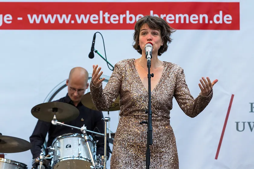 Das rockt: Plattdüütsch Dag am 3. Juni 2022 auf dem Marktplatz. Foto: Patric Leo
