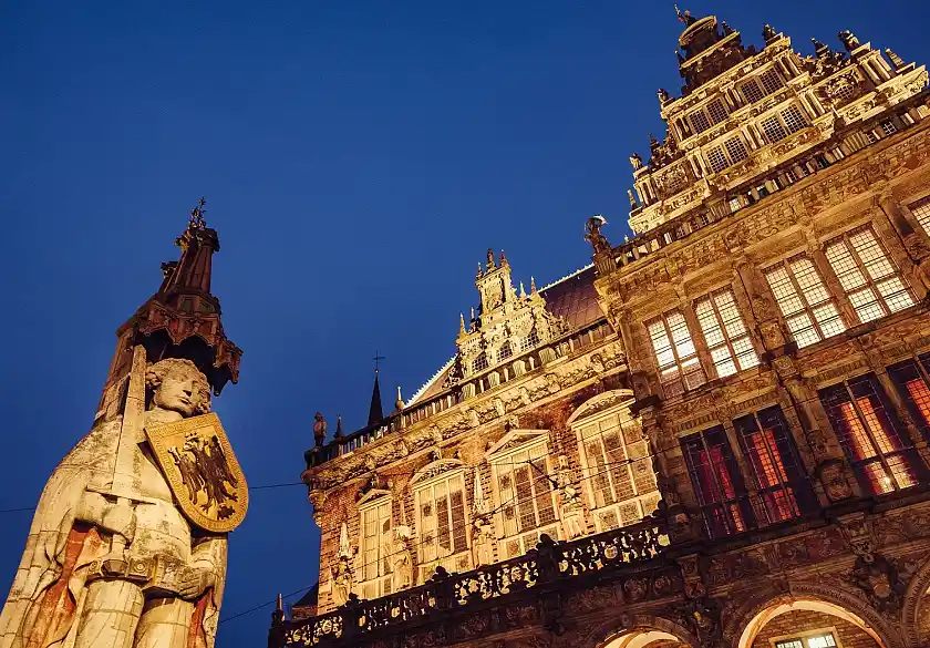 Das UNESCO-Welterbe Bremer Rathaus und Roland. Foto: Senatskanzlei/Jonas Ginter