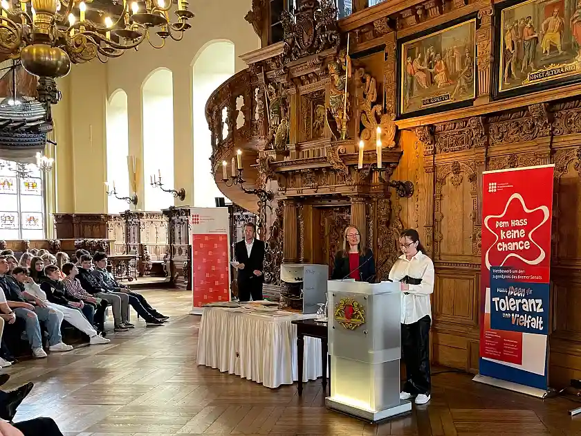 Raghad Alchikh vom Lloydgymnasium Bremerhaven hat ebenfalls einen Senatspreis gewonnen. Foto: Senatspressestelle