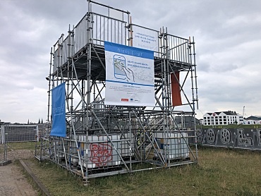 Die Überseeinsel GmbH unterstützt das Projekt durch eine eigens errichtete Aussichtsplattform am Ende der Weserpromenade direkt neben der Gemüsewerft. Foto: GeoInformation Bremen