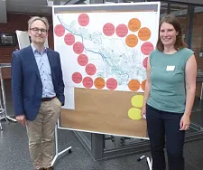 Umwelt-Staatsrat Enno Eike Nottelmann und KlimPark-Projektleiterin Dr. Lucia Herbeck bei der Vorstellung des Projektes. Foto: Umweltressort