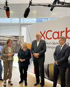 Nach den Gesprächen bei ArcelorMittal (von Links): Senatorin Kristina Vogt, Senatorin Maike Schaefer, Bürgermeister Andreas Bovenschulte und Minister Habeck. Foto: Senatspressestelle