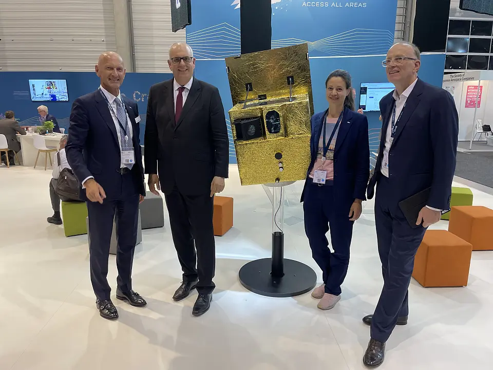 OHB SE auf der ILA Berlin: (v.l.n.r.) Hans J. Steininger, Vorstandsvorsitzender MT Aerospace AG, Bürgermeister Dr. Andreas Bovenschulte, Sabine von der Recke, Vorstand bei OHB System AG und Marco Fuchs, Vorstandsvorsitzender OHB SE. Foto: Senastpressestelle
