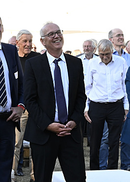 Bernd Scholz-Reiter wird im Campuspark der Universität Bremen verabschiedet. Foto: Senatspressestelle
