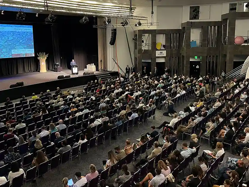 Fürst Albert II. von Monaco spricht bei der Eröffnungszeremonie der 15. Weltkorallenriffkonferenz. Foto: Senatspressestelle