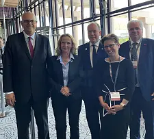 15. Weltkorallenriffkonferenz in Bremen: (v.l.n.r.) Bürgermeister Dr. Andreas Bovenschulte, Bundesumweltministerin Steffi Lemke, Fürst Albert II., Senatorin Dr. Claudia Schilling und der Botschafter von Monaco, Lorenzo Ravano. Foto: Senatspressestelle