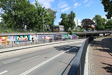Die am Trogbauwerk (Unterführung) in der Hannoverschen Straße offiziell für Graffiti-Kunst frei gegebene Fläche. Foto: ASV