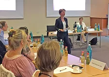 Senatorin Schilling spricht während auf dem Fachtag Istanbul. Foto: Justiz und Verfassung