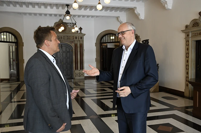 Bürgermeister Bovenschulte begrüßt den neuen Bremer Landesvorsitzenden der Gewerkschaft der Polizei (GdP), Nils Winter im Rathaus. Foto: Senatspressestelle
