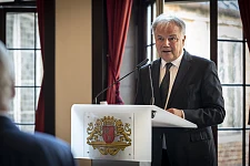 Prof. Thomas Albert hält eine Rede bei dem Senatsempfang zur Eröffnung des Musikfestes. Foto: Hannes von der Fecht