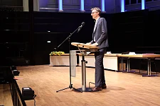 Staatsrat Dr. Martin Hagen begrüßte die neuen Beschäftigten. Foto: Finanzressort