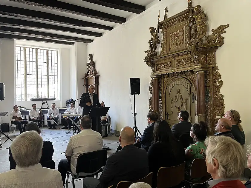 Bürgermeister Andreas Bovenschulte hielt zur Eröffnung der Ausstellung eine Rede. Foto: Senatspressestelle