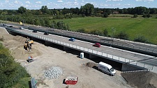 Die neue Flutbrücke wird bereits voll befahren. Foto: Becker Bauunternehmen