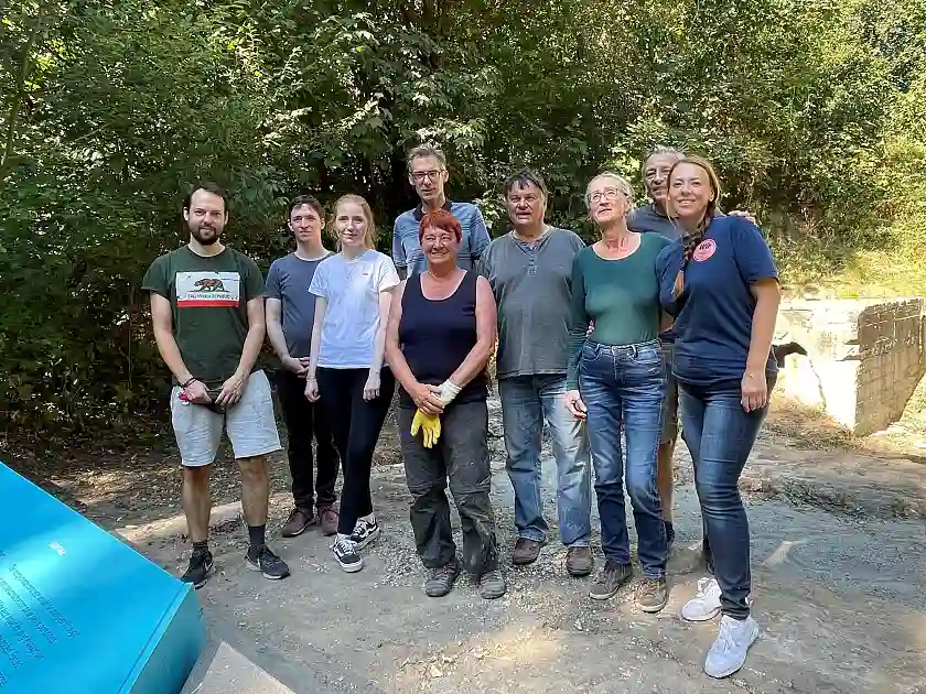Finanzsenator Dietmar Strehl mit seinem engagierten Team: Arbeitseinsatz am Bunker Valentin. Foto: Pressereferat des Senators für Finanzen