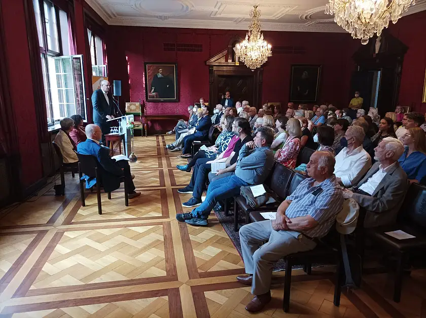 Die Podiumsdiskussion Friedliches Zusammenleben - Hoffnung oder Illusion im Kaminsaal des Bremer Rathauses zusammen mit dem Verein Friedenstunnel - Bremen setzt ein Zeichen e.V. Foto: Senatspressestelle