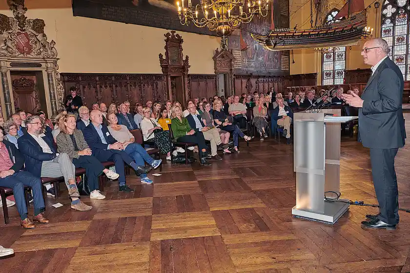 Bürgermeister Bovenschulte anlässlich des Jubiläums der Deutschen KindergeldStiftung Bremen: Die KindergeldStiftung hilft vor allem da, wo der Geldbeutel nicht so gut gefüllt ist. Dafür danke ich jeder einzelnen Spenderin und jedem einzelnen Spender. Durch Ihren Einsatz sind viele tolle Projekte erst möglich geworden. Foto: Michael Gielen, Deutsche KindergeldStiftung Bremen