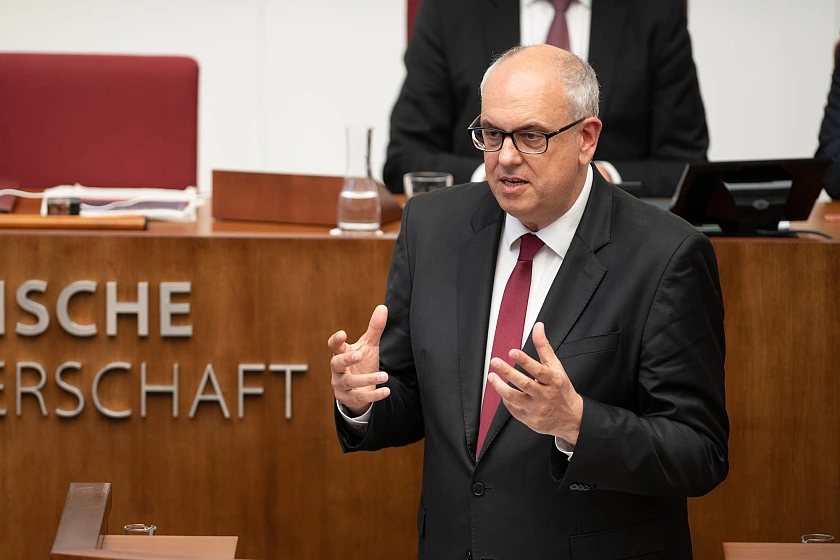 Bürgermeister Bovenschulte spricht vor den Abgeordneten der Bremischen Bürgerschaft. Foto: Bremische Bürgerschaft