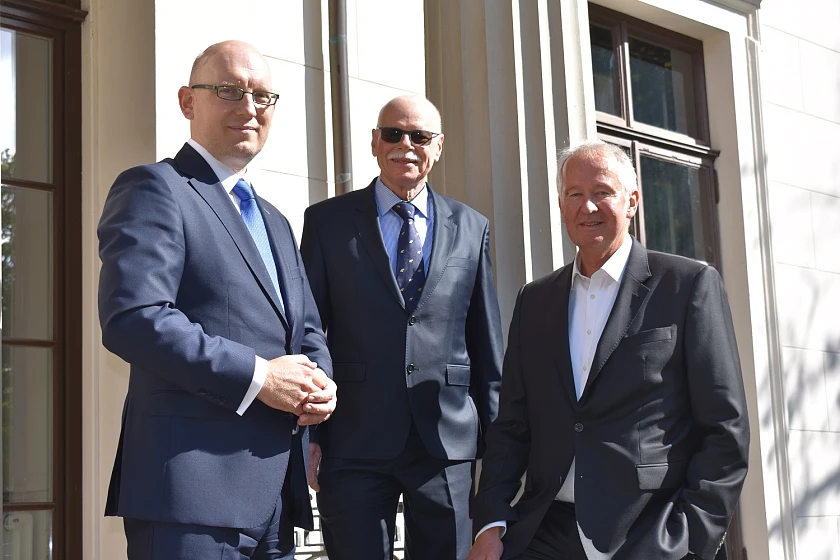 (v.l.n.r) Dr. Daniel Heinke, Senator Ulrich Mäurer, Lutz Müller