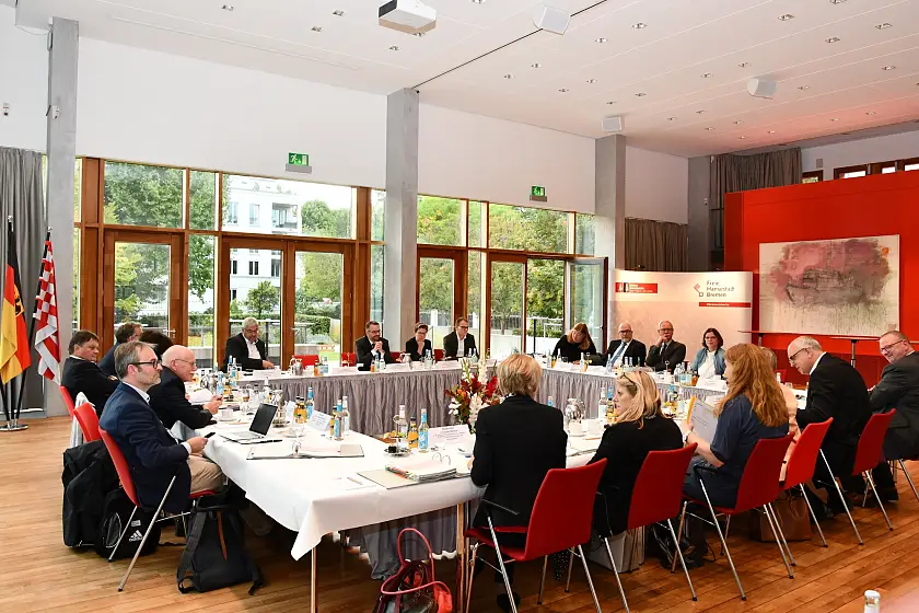 Ungewohnter Ort: Der Senat tagte in dieser Woche in der Bremer Landesvertretung in Berlin. Zu Gast waren mehrere Vertreterinnen und Vertreter der Bundesregierung. Foto: Landesvertretung