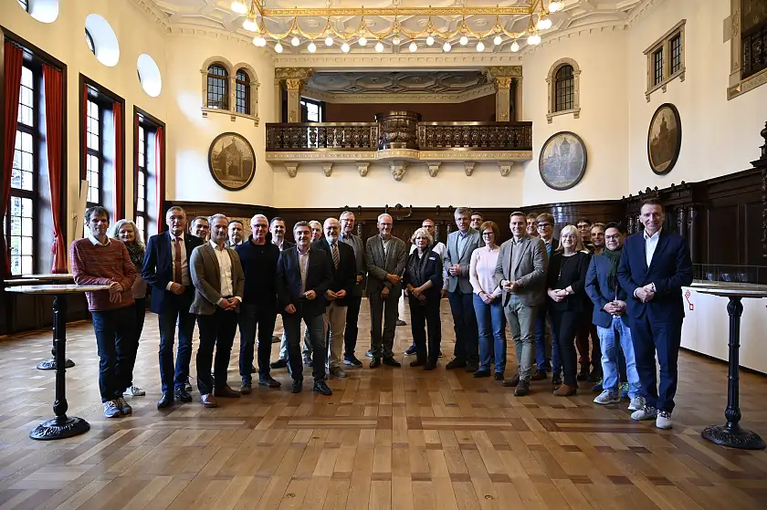 Im Rathaus konnte der Chef der Planungsabteilung in der Senatskanzlei, Dr. Ralph Baumheier (Mitte), die Delegation des Stadt-Umland-Managements Wien/Niederösterreich begrüßen. Foto: Senatspressestelle