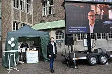 Neben dem Rathaus informiert die Koordinierungsstelle für Hospiz- und Palliativversorgung über Fragen rund um die professionelle Sterbebegleitung. Foto: Senatspressestelle