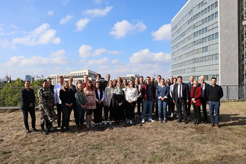 Gruppenfoto auf der Terrasse des Haus des Reichs. Foto: Finanzressort