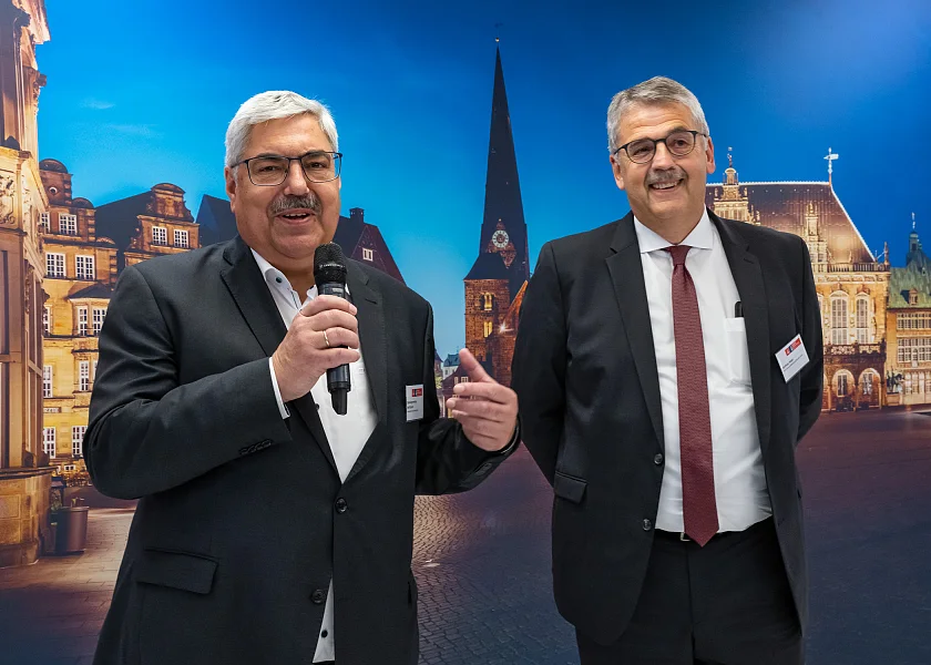 Melf Grantz, Oberbürgermeister von Bremerhaven, und Andreas Heyer, Vorsitzender der Geschäftsführung der WFB Wirtschaftsförderung Bremen GmbH, eröffneten den Gemeinschaftsstand des Landes Bremen auf der Expo Real 2022. Foto: WFB/Jan Rathke