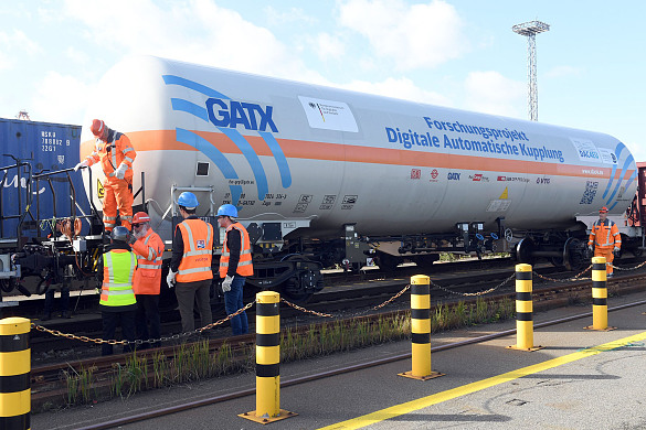 Der derzeit wohl innovativste Güterverkehrszug, der sogenannte DAK-Demonstrator in Bremerhaven. Foto: Pressereferat Senatorin für Wissenschaft und Häfen.