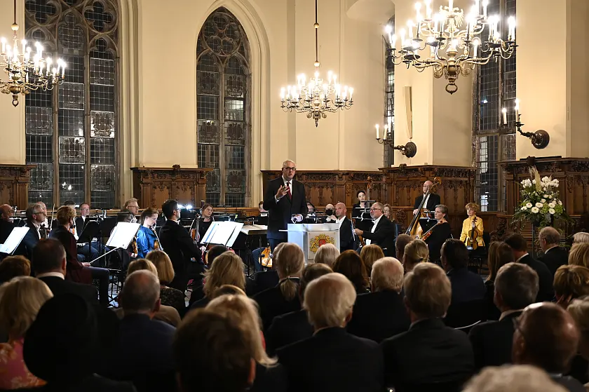 Bürgermeister Andreas Bovenschulte dankte in seiner Rede den Organisatorinnen und Organisatoren der Bremer Krebsgesellschaft ebenso wie deren zahlreichen Unterstützerinnen und Unterstützern. Foto: Senatspressestelle