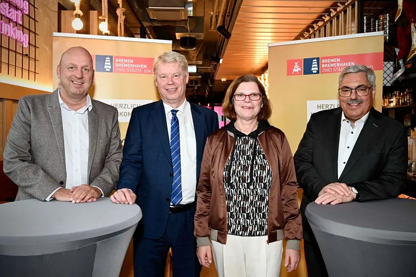 Stellten heute die Tourismustage Bremen & Bremerhaven 2022 in der Alten Werft vor (von rechts): Melf Grantz (Oberbürgermeister Bremerhaven), Kristina Vogt (Senatorin für Wirtschaft, Arbeit und Europa), Dr. Ralf Meyer (Geschäftsführer Erlebnis Bremerhaven GmbH) und Oliver Rau (WFB Wirtschaftsförderung Bremen GmbH). Foto: WFB, Hannes von der Fecht
