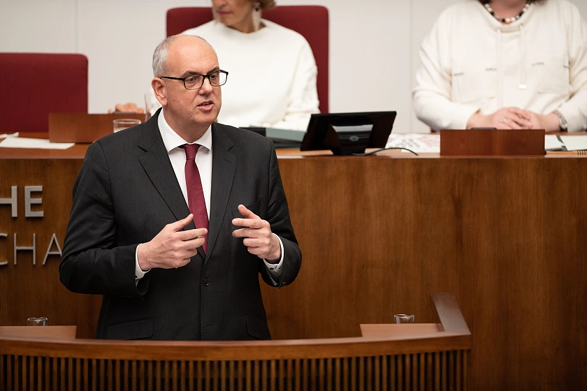 Bürgermeister Bovenschulte spricht vor der Bremischen Bürgerschaft. Foto: Bremische Bürgerschaft