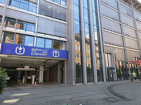 Das Parkhaus Mitte der Brepark soll zum Verkauf an die Brebau vorbereitet werden. Foto: BrePark