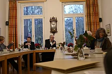 Beim gemeinsamen Kaffeetrinken mit Seniorinnen und Senioren in der Begegnungsstätte St. Magnus. 