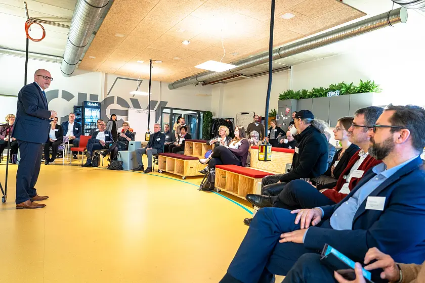 Kai Stührenberg, Staatsrat für Arbeit, eröffnet den Workshop zum Aus- und Weiterbildungscampus für Innovation, Transformation und Klimaschutz. Foto: Wirtschaftsressort