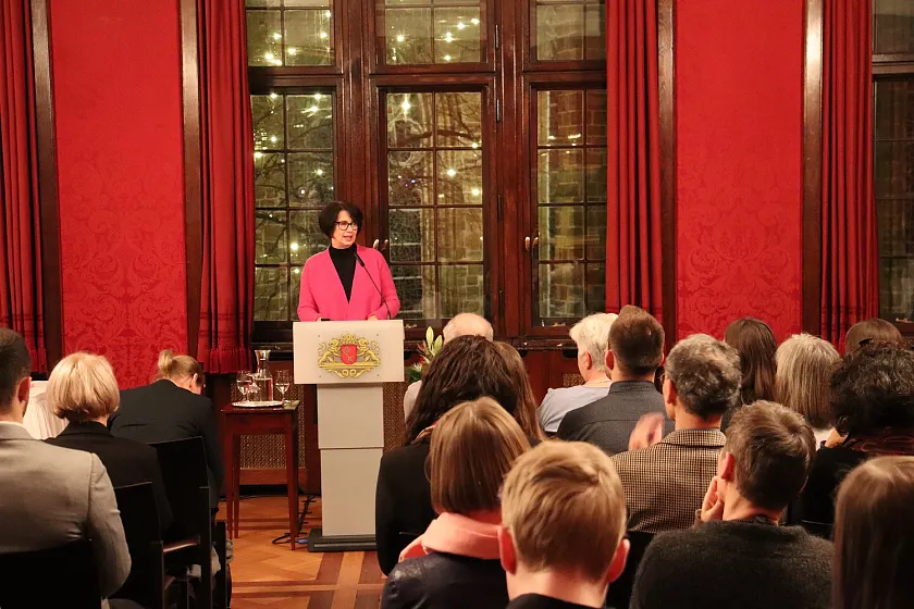 Senatorin Claudia Bernhard während ihrer Ansprache im Kaminsaal des Rathauses. Foto: Gesundheitsressort