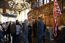 Bürgermeister Andreas Bovenschulte im Gespräch mit Bürgerinnen und Bürgern.