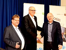 Geschäftsführer des Bürgerhauses, Stefan Markus, Bürgermeister Andreas Bovenschulte, und Ortsamtsleiter Michael Radolla (v.l.n.r.). Foto: BGO