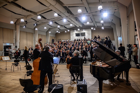 Im vollbesetzten neuen Joachim-Linnemann-Saal der Philharmoniker stimmte das Metropol Ensemble aus Bremen die Gäste auf das Grand Opening ein. Foto: Kerstin Rolfes