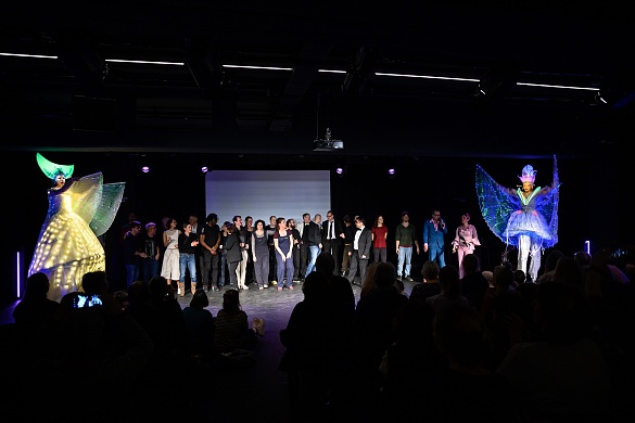 Das Schlussbild von der Gala am Samstagabend mit allen Akteuren im großen Saal des ZFK. Foto: Kerstin Rolfes