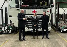 Bürgermeister Andreas Bovenschulte begrüßt gemeinsam mit Oliver Buhlmann und Alina Armerding die Helferinnen und Helfer. Foto: Senatspressestelle