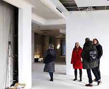 An das Richtfest schloss sich ein Rundgang durch das sanierte Gebäude an. Foto SKB